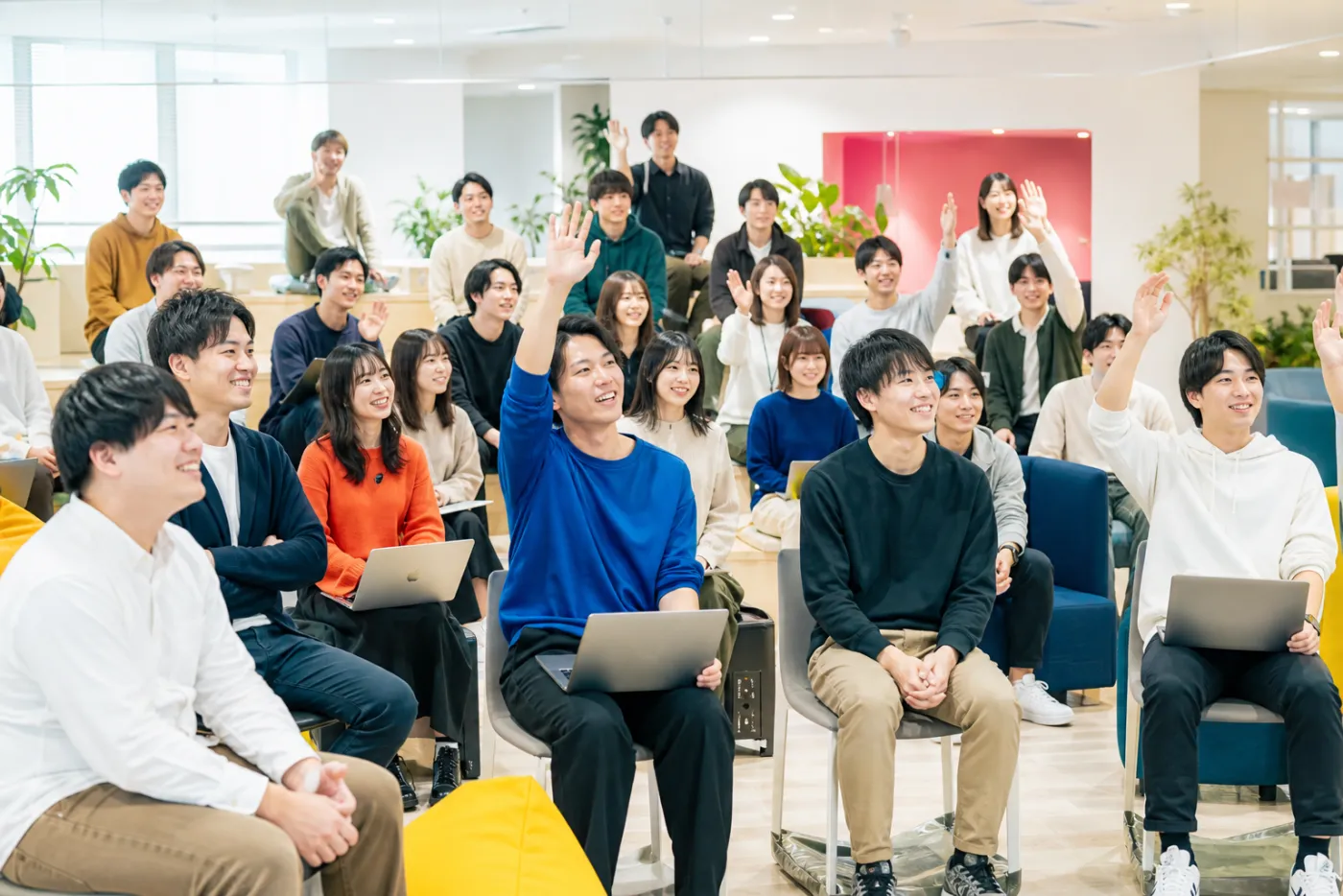 全社ミーティングの様子